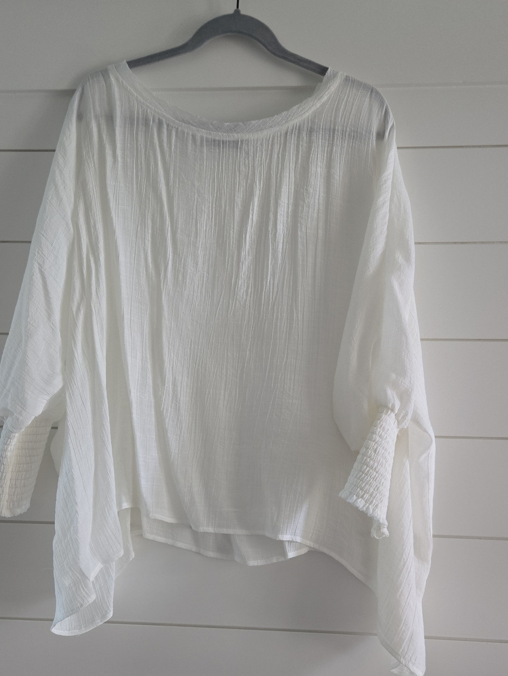 KLD Flowy White 3/4 Sleeve Top with Smocked Cuffs, M/L, NWOT